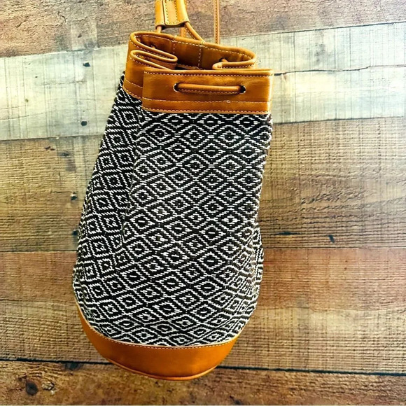 NWOT Vegan Leather Guatemalan Huipil Backpack/Purse - Picture 2 of 8